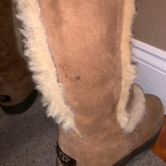 UGG Sundance Waterproof Boot - Picture 6 of 7